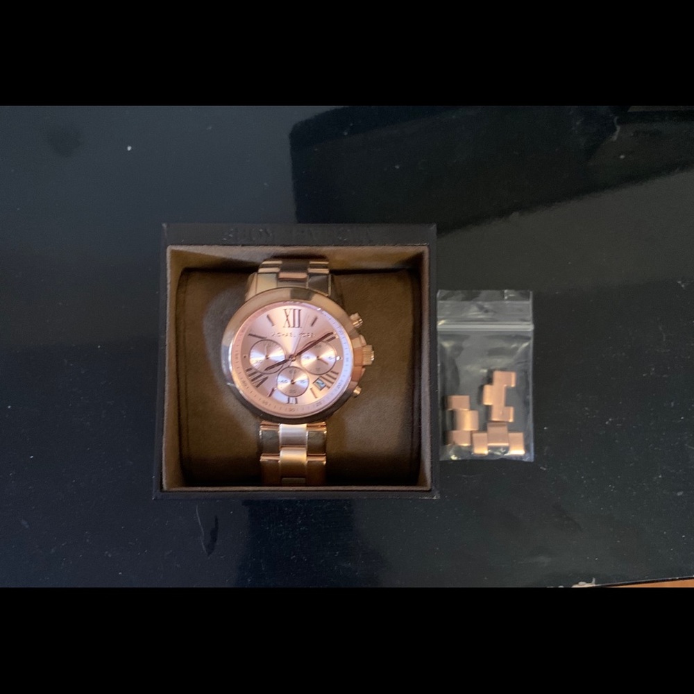 Michael Kors Rose Gold Watch - Picture 2 of 4
